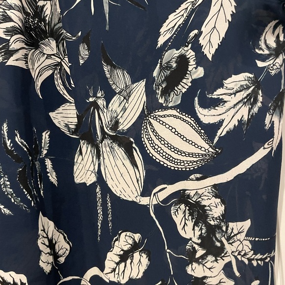 Women’s Floral Blue Parker Blouse - Picture 4 of 9